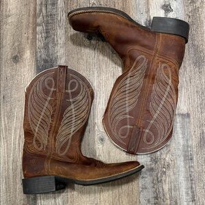 Ariat Women's Round Up Wide Square Toe Western Boots size 10 B